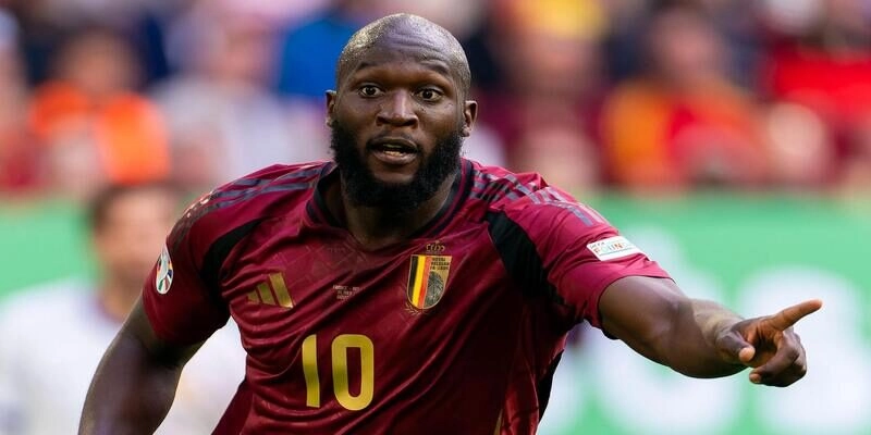 Ngoài bóng đá, Lukaku còn rất chú trọng đến việc học tập.